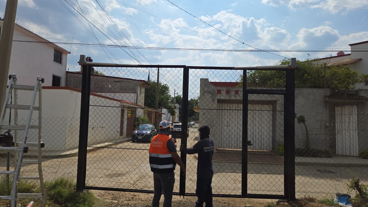Porton inteligente instalado